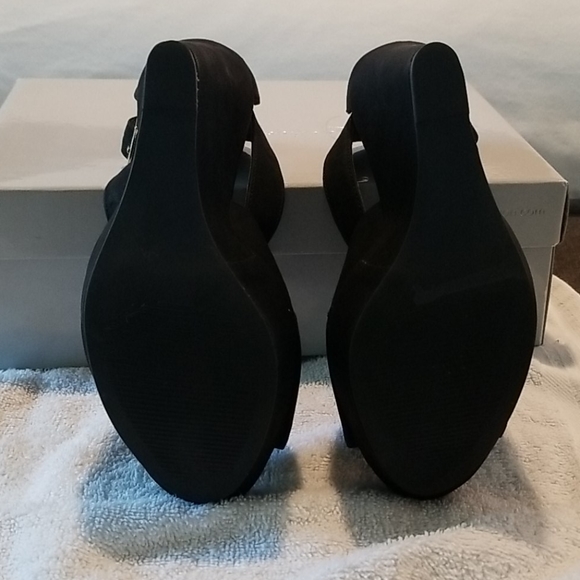 Steve Madden Xternal Black Wedge Sandals - Picture 6 of 6